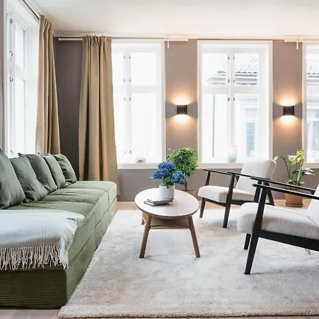 S54 - Private In The Center Μπέργκεν