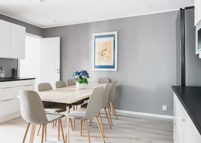 S54 - Private In The Center *