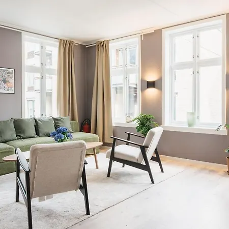 S54 - Private In The Center *