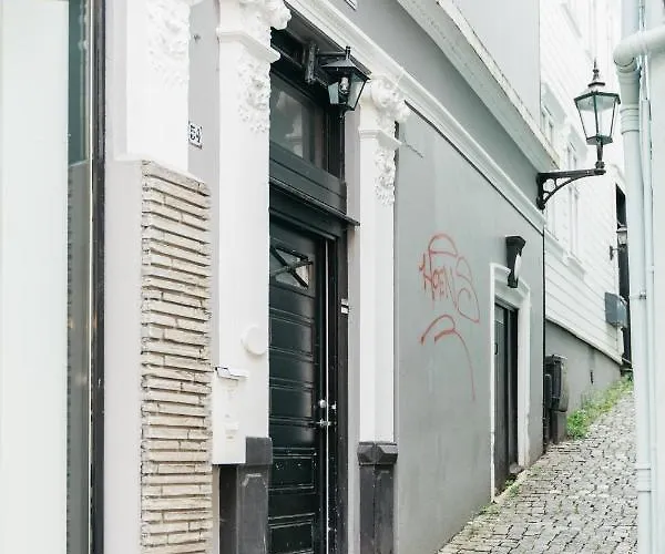 S54 - Private In The Center *