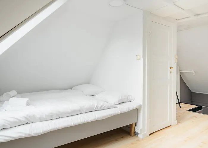 S54 - Private In The Center