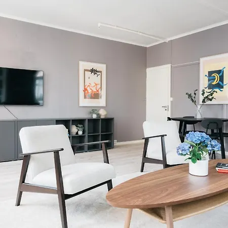 Πανσιόν S54 - Private In The Center